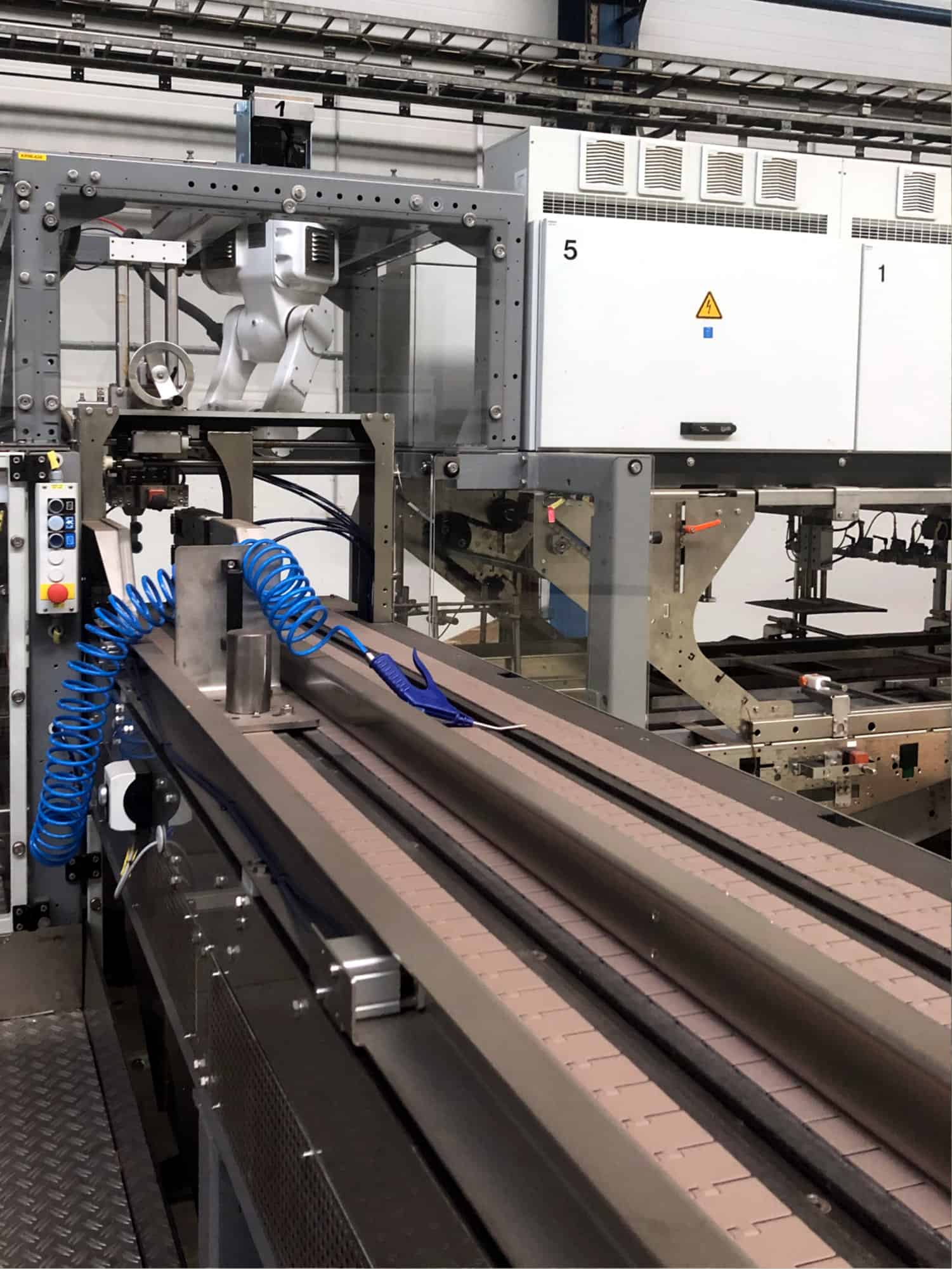 Working room of Krones Einweg Glaslinie
