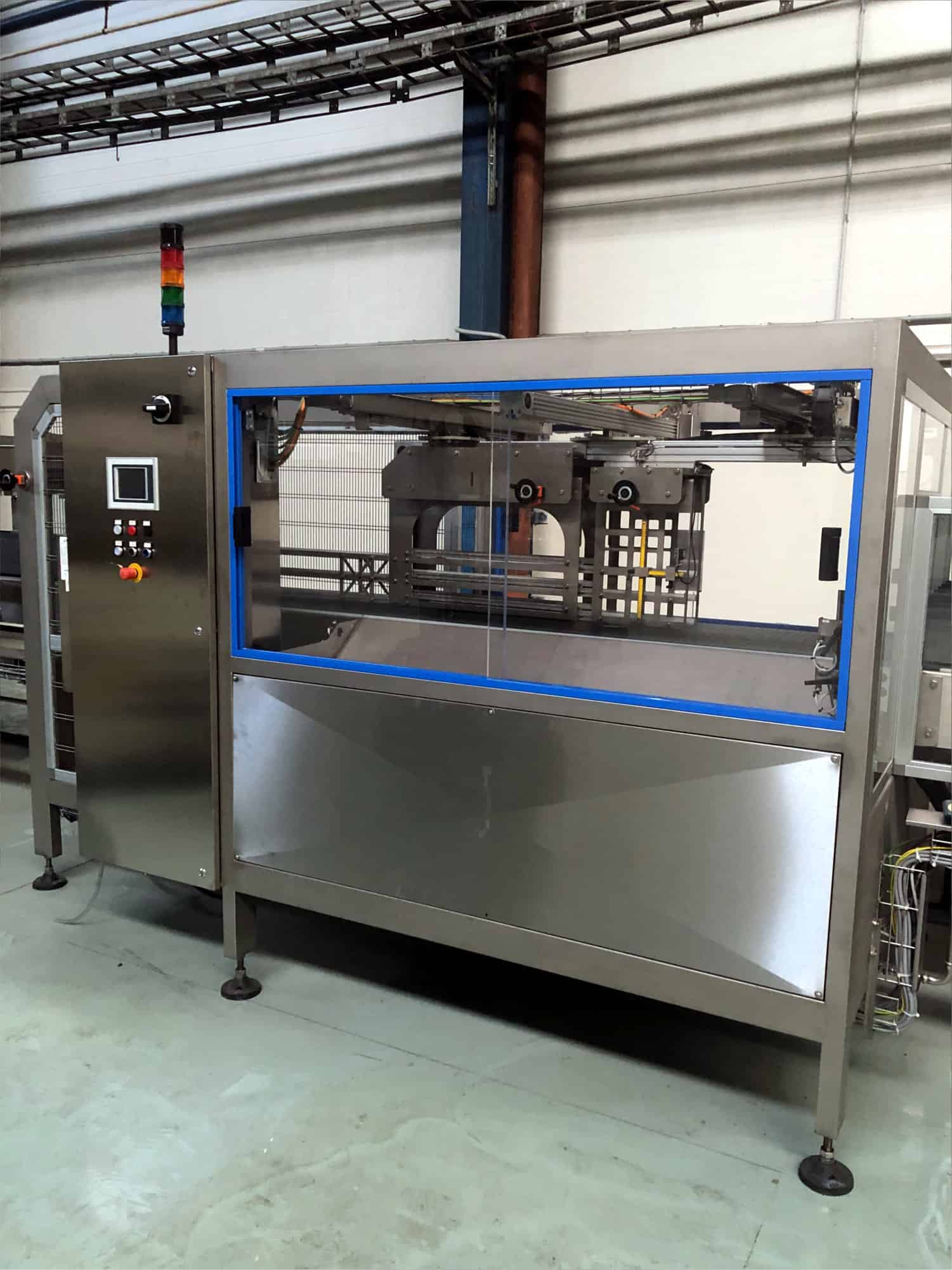 Side view of Krones one-way glass line