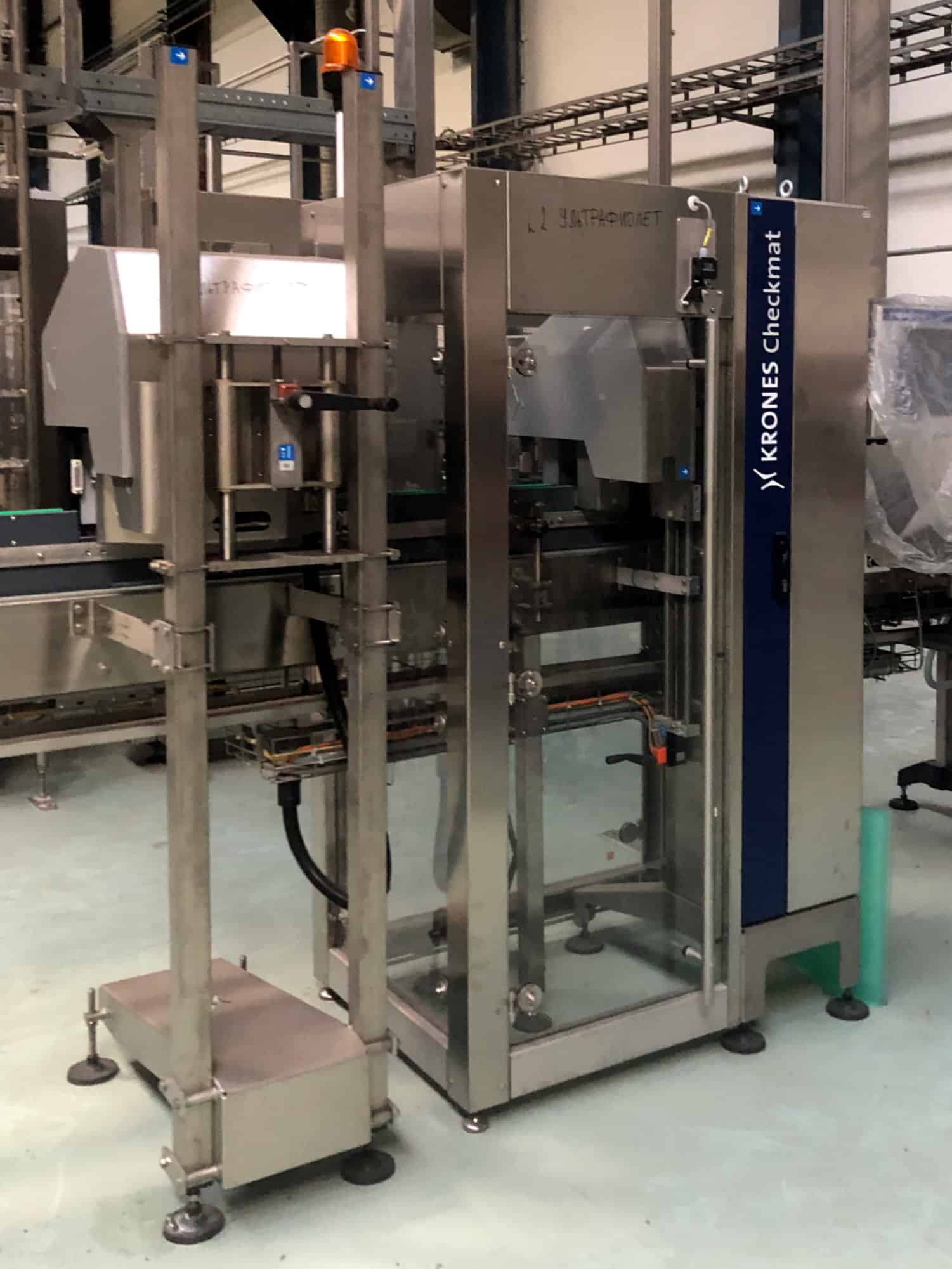 Right view of Krones one-way glass line