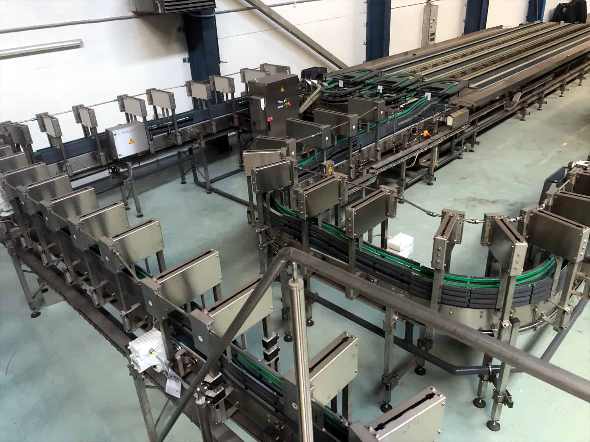 Left view of Krones Einweg Glass Line