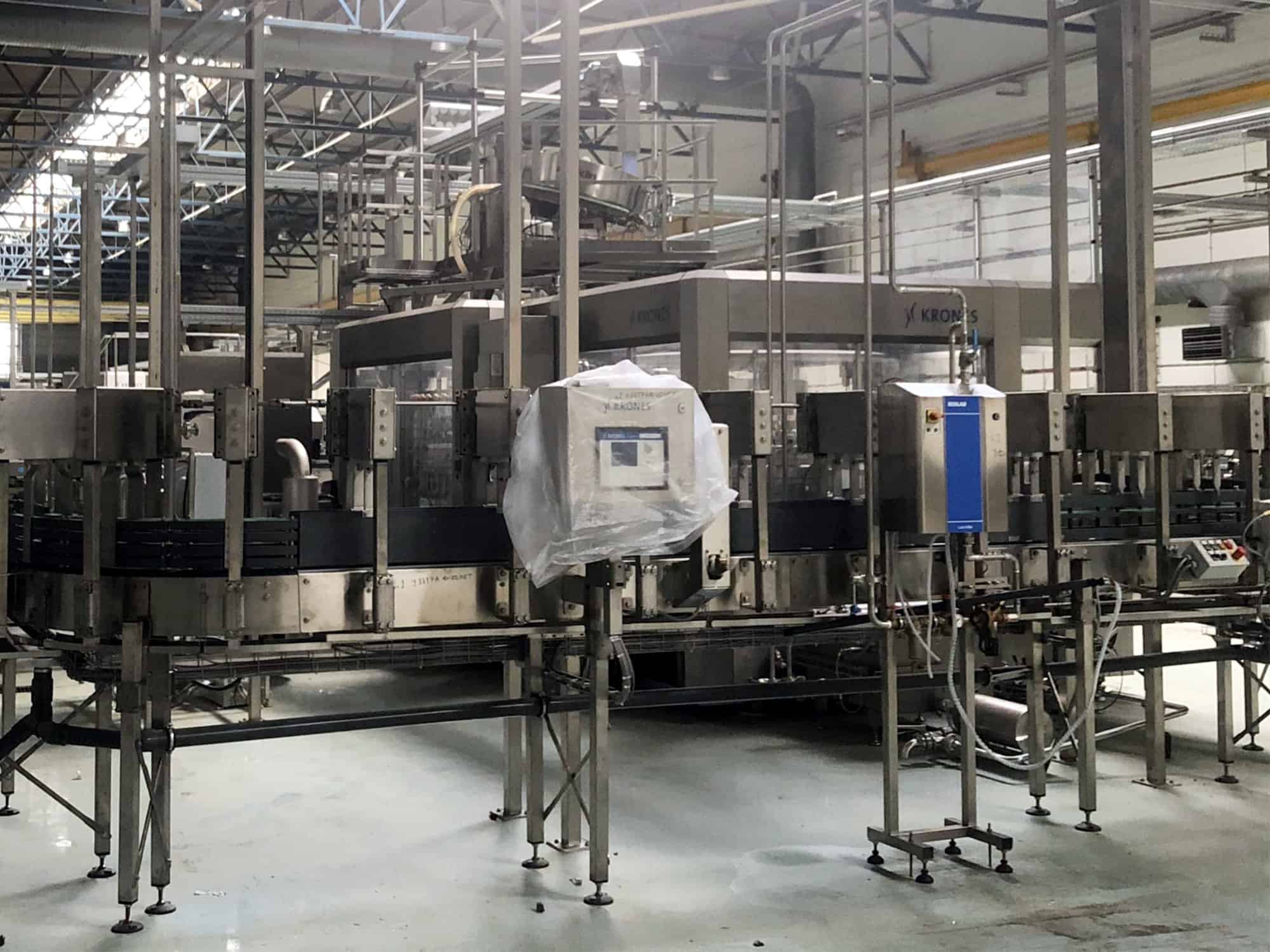 Right view of Krones one-way glass line